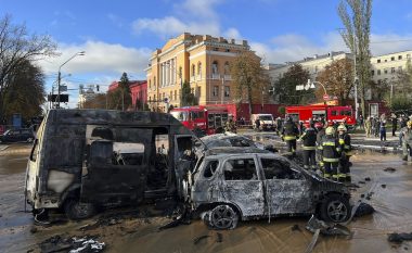 “Qëndroni në streha”, kryebashkiaku i Kievit apleon qytetarët: Kërcënimi vazhdon