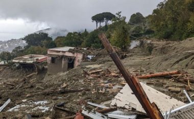 Rrëshqitje dheu në ishullin turistik në Itali, 8 të vdekur nga sheshimi i ndërtesave (VIDEO)