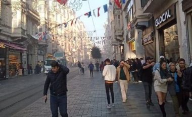 Njerëz të shtrirë nëpër rrugë, pamjet e para nga shpërthimi në Stamboll