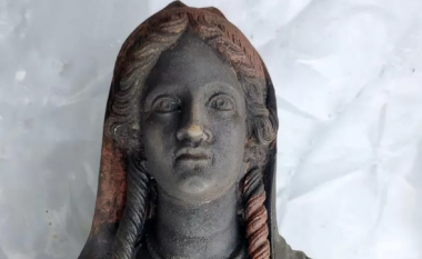 Zbulim mahnitës nga arkeologët në Itali, gjenden 24 statuja antike prej brozi (FOTO LAJM)
