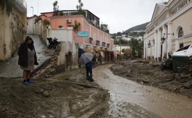 Moti i keq në Itali, izolohen 5 familje, 20 persona mbeten pa ujë dhe pa energji elektrike
