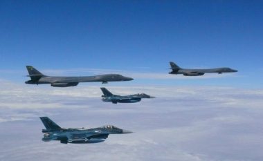 Kërcënimet nga Kina e Koreja e Veriut, SHBA dhe Japonia stërvitje të përbashkët ushtarake