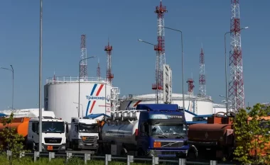 Droni i dyshuar godet depon e naftës në Oryol të Rusisë