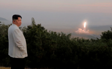 Koreja Veriore lëshon raketë pasi paralajmëroi përgjigje të ashpër ndaj SHBA-së