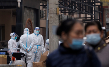 Pas gjashtë muajsh, Kina raporton vdekjet e para me koronavirus