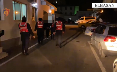 Lëvizte me armë zjarri me vete, arrestohet 30 vjeçari në Elbasan (VIDEO)