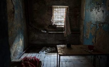 Zbulohen dhomat e torturës në Kherson: Rusia ka krijuar sistem torture me thyerje kockash