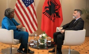 “Shqipëria është një partner i jashtëzakonshëm”, Thomas-Greenfield: Trysni ndaj Rusisë derisa të largohet nga Ukraina