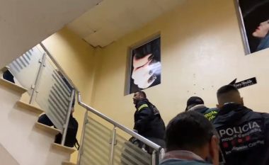 Policia spanjolle zbarkon në Elbasan, mësyn në zyrat e Call Center-ave (VIDEO)