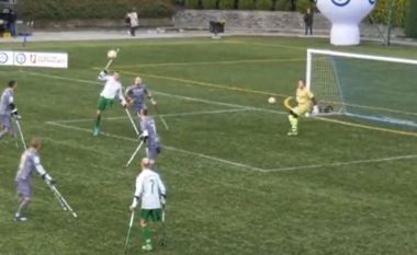 Pamje virale dhe emocionuese në futbollin e lojtarëve pa një gjymtyrë, shënohet gol për çmimin “Puskas” (VIDEO)