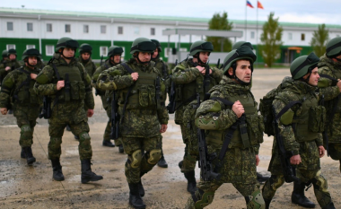 Inteligjenca britanike: Rusia përballet me vështirësi në trajnimin e rekrutëve të rinj