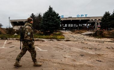 Zelensky: Ushtria ruse kreu krime lufte në Kherson