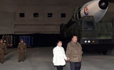 Vajza e Kim Jong Un shfaqet për herë të parë në publik, a po përgatitet si pasardhëse?