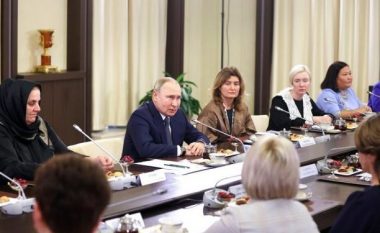 Lideri rus takon nënat e ushtarëve: Mos besoni çdo gjë që shihni në internet dhe televizion
