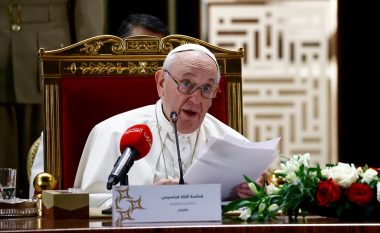 Papa Françesku paralajmëron: Bota është buzë të një gremine delikate
