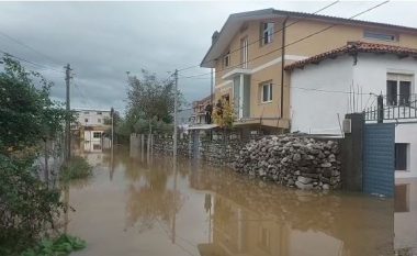 Përmbytjet, si paraqitet situate në Shkodër e Lezhë, rrugët e bllokuara