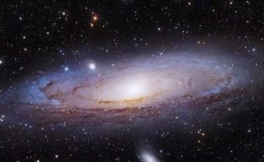 Galaktika më e madhe e Universit, 153 herë më e gjatë se Rruga e Qumështit