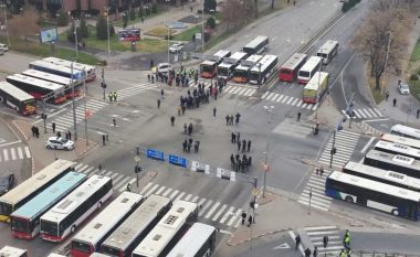 Shkupi bllokohet nga transportuesit privatë të autobusëve