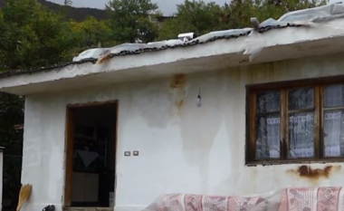 Jeton e vetme me dy vajzat në një shtëpi pa çati, nëna nga Rrajca i “shtrin” dorën shtetit