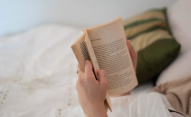 Ja pse duhet të lexoni gjithmonë para se të flini
