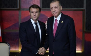 Takimi i dy liderëve, Macron: Mos i hidhni benzinë zjarrit, shmangni tensionet në Mesdhe