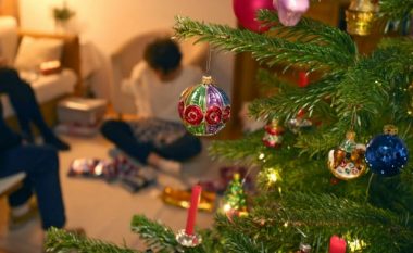 Traditat që do t’ju befasojnë, kështu festohet Krishtlindja në 10 vende të ndryshme të Evropës