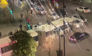 Aksidentohet urbani i “Tiranës së Re” te Stacioni i Trenit (VIDEO)