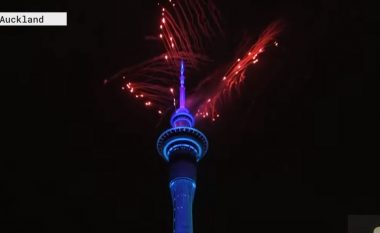 Viti i Ri mbërrin në Zelandën e Re, spektakël fishekzjarresh (VIDEO)