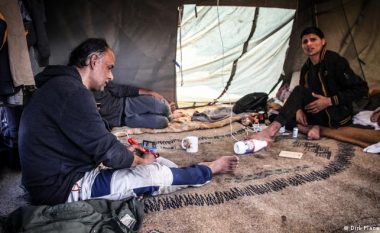 “Të rrethuar nga plehra, me çati që pikon”, raporte për keqtrajtimin e refugjatëve në Bullgari, Kroaci dhe Rumani