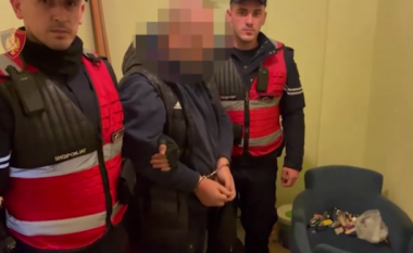 EMRI/ Me armë zjarri me vete në lokal, arrestohet 43 vjeçari me precedentë të theksuar kriminal  në Durrës