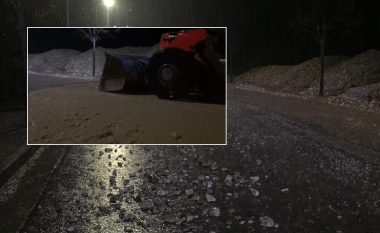 Përmbytje në Gjirokastër për shkak të motit të keq, inertet “mësyjnë” në rrugë (VIDEO)