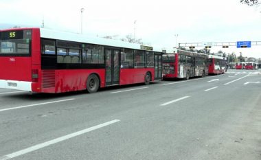 Transportuesit privatë i japin fund bllokadës në Shkup