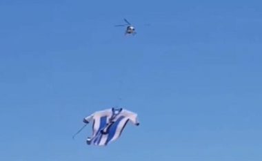Helikopteri me fanellën gjigante të Messit fluturon mbi Rosario (VIDEO)