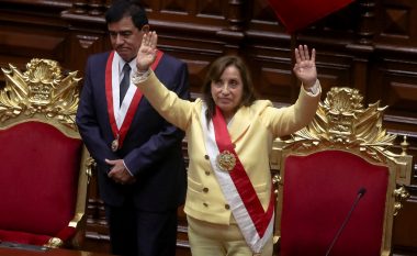 Presidenti i Perusë shkarkohet pasi tentoi të shpërndante parlamentin, në vend të tij zgjidhet një grua