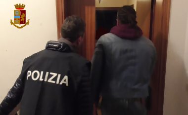 EMRAT/ Shkatërrohet banda e drogës në Itali, 11 shqiptarë të arrestuar: Si trafikuan 150 kg kokainë në 8 muaj