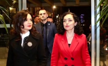 Samiti BE-Ballkani Perëndimor, mbërrin në Tiranë presidentja Vjosa Osmani, e pret ministrja Spiropali