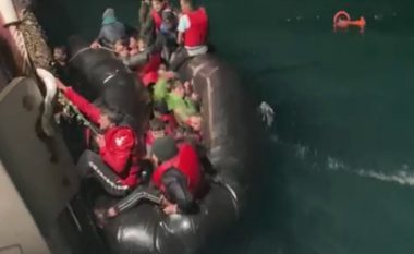 Mbytja e gomones në Kanalin Anglez, organizata për refugjatët: Politikat e qeverisë po shkaktojnë viktima