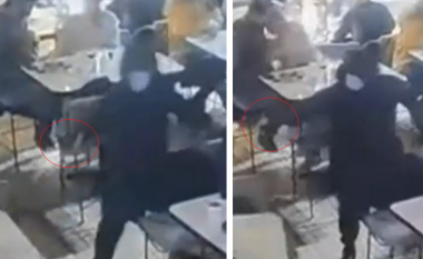 Vetëm 5 sekonda/ Momenti kur autori profesionist futet në lokalin grek dhe qëllon ndaj shqiptarëve (VIDEO)