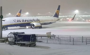 Bora dhe moti i keq “pushton” Mbretërinë e Bashkuar, pezullohen të gjitha fluturimet