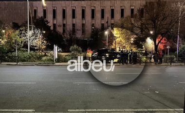 Shmanget tragjedia në Tiranë, “X5-sa” humb kontrollin dhe përfundon në trotuar në “zemër” të qytetit (VIDEO)