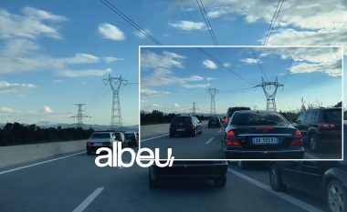 Tirana “boshatiset” në prag të ndërrimit të viteve, trafik i rënduar në hyrje të Elbasanit (VIDEO)