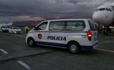 EMRI/ Në kërkim për vrasje në tentativë dhe armëmbajtje pa leje, ekstradohet nga Spanja në Shqipëri 41-vjeçari