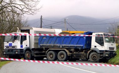 Situata në veri të Kosovës, pikat kufitare në Jarinjë dhe Bërnjak vazhdojnë të jenë të mbyllura