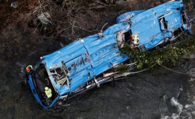 Rënia e autobusit nga ura në lumë, shkon në 7 numri i viktimave