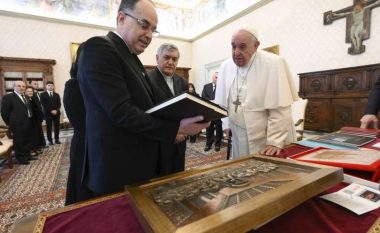 Përfundon takimi i Papa Françeskut dhe presidentit Begaj, një bisedë e përzemërt mbi tema të përbashkëta