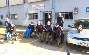 Merr fund greva e urisë së invalidëve në Elbasan, Ministria e Shëndetësisë plotëson kërkesat e tyre
