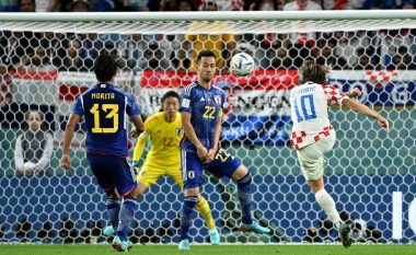Portieri hero, Kroacia mposht me penallti Japoninë (VIDEO)