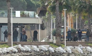 Policia dhe IKMT shkuan pa paralajmërim, nis shembja e Prestige Resort