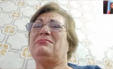 “U ndava nga xhelozia e njerëzve të burrit”, 65-vjeçarja shpërthen në lot në ekran: Familja ime më kërcënonte