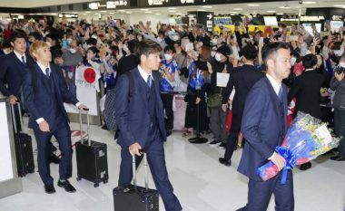 Heronjtë e kontinentit, ekipi i Japonisë pritet nga qindra tifozë pas kthimit në shtëpi